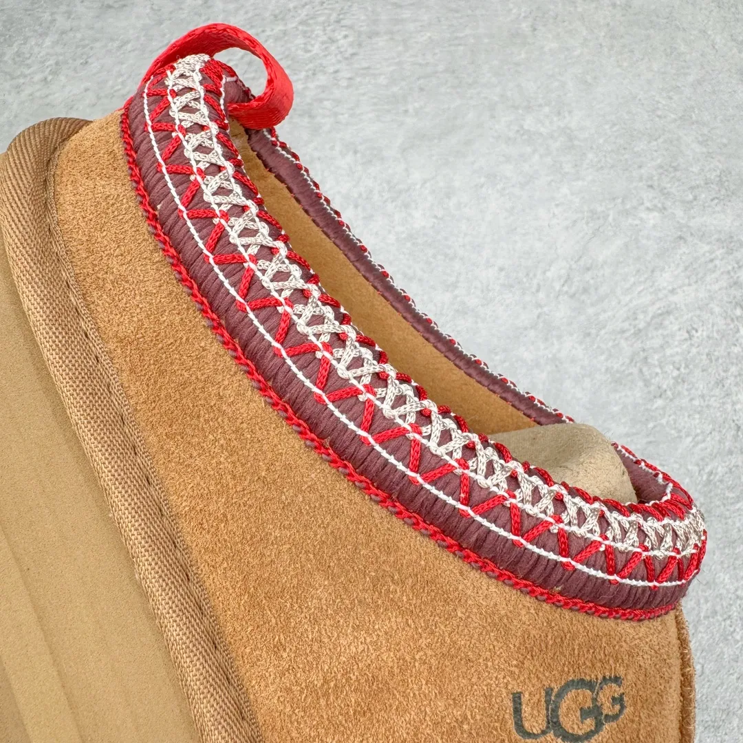 Pick up locally💰520 UGG ethnic style 2553 classic autumn and winter sheep fur all-in-one snow boots. All shoes are made from the same factory as ZP. Longfeng A-grade Australian imported sheep fur all-in-one ethnic style. Brand OEM production line. Fully follow the ZP process. OEM original pattern maker. Adhering to the principle of no original shoes and no development selection. Pay attention to every detail. The most authentic version on the market. TREADLITE "Light Wing" technology outsole. Lightweight/durable/flexible/pile size: 35 36 37 38 39 40 41 42 Coding: by2936060